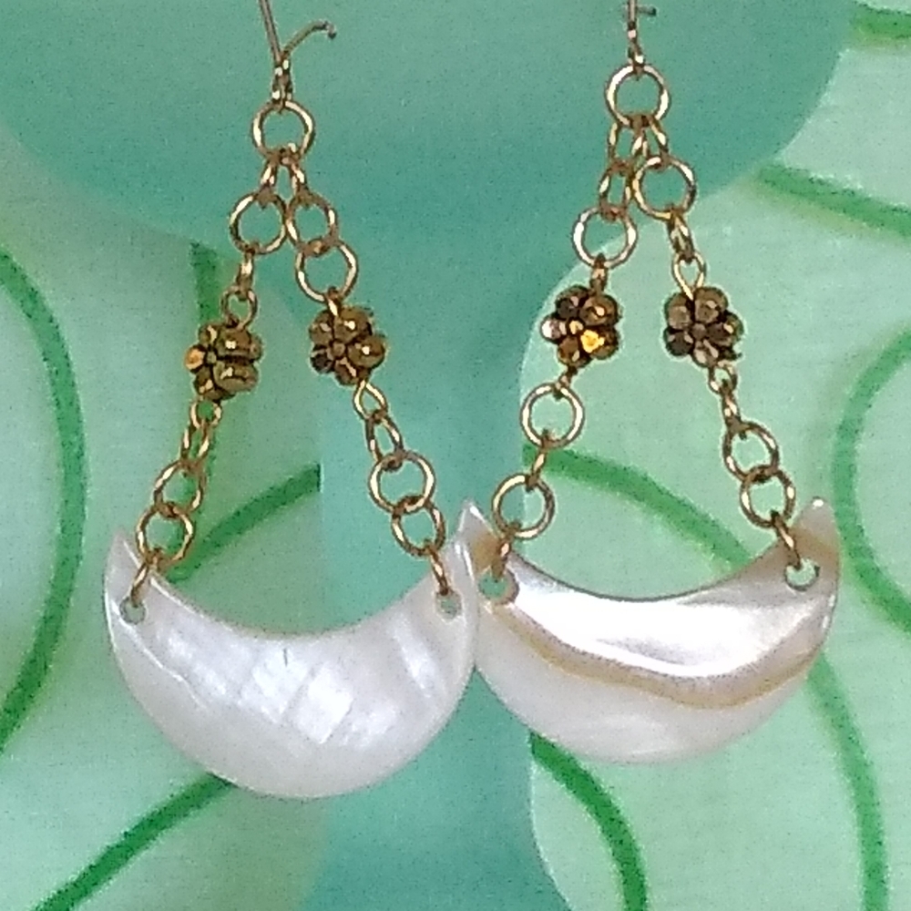 crescent shell earrings - Picture 3 of 6